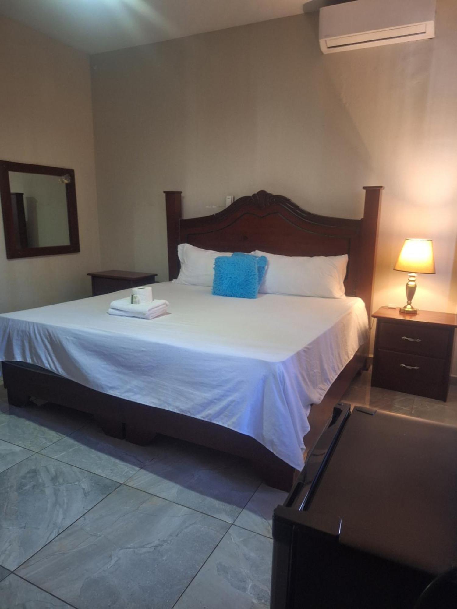 סנטו דומינגו Hotel Enrique II Zona Colonial Vista Al Malecon מראה חיצוני תמונה